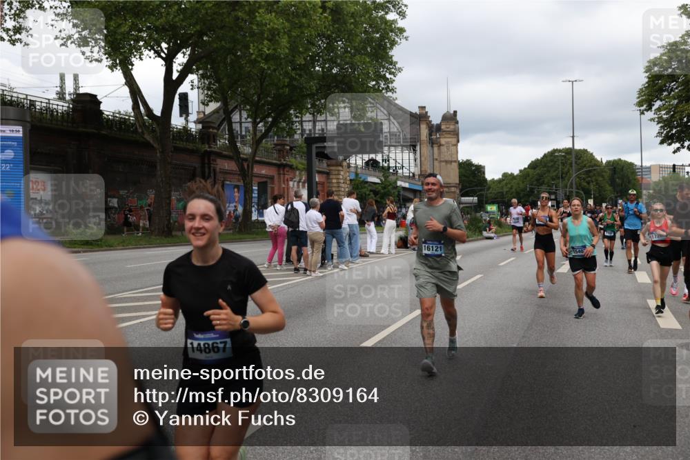 29.06.2025 - hella hamburg halbmarathon Yannick Fuchs http://msf.ph/oto/8309164 29.06.2025 10:50:32 20KM 1583, 1955, 2083, 2741, 3413, 3836, 4152, 5418, 5492, 5570, 6399, 6416, 6835, 7037, 7547, 7716, 8393, 8542, 8652, 8669, 8968, 8996, 9246, 9488, 9727, 9884, 9903, 9907, 9934, 10084, 10093, 10665, 11083, 11212, 12348, 12440, 12523, 12590, 12712, 13394, 13666, 13691, 13750, 14139, 14408, 14588, 14678, 14867, 15097, 15407, 15431, 15695, 16121, 16620, 16634, 16679, 17268, 17660, 17993, 18208, 18652, 18719, 18867, 18899, 19091 meine-sportfotos.de