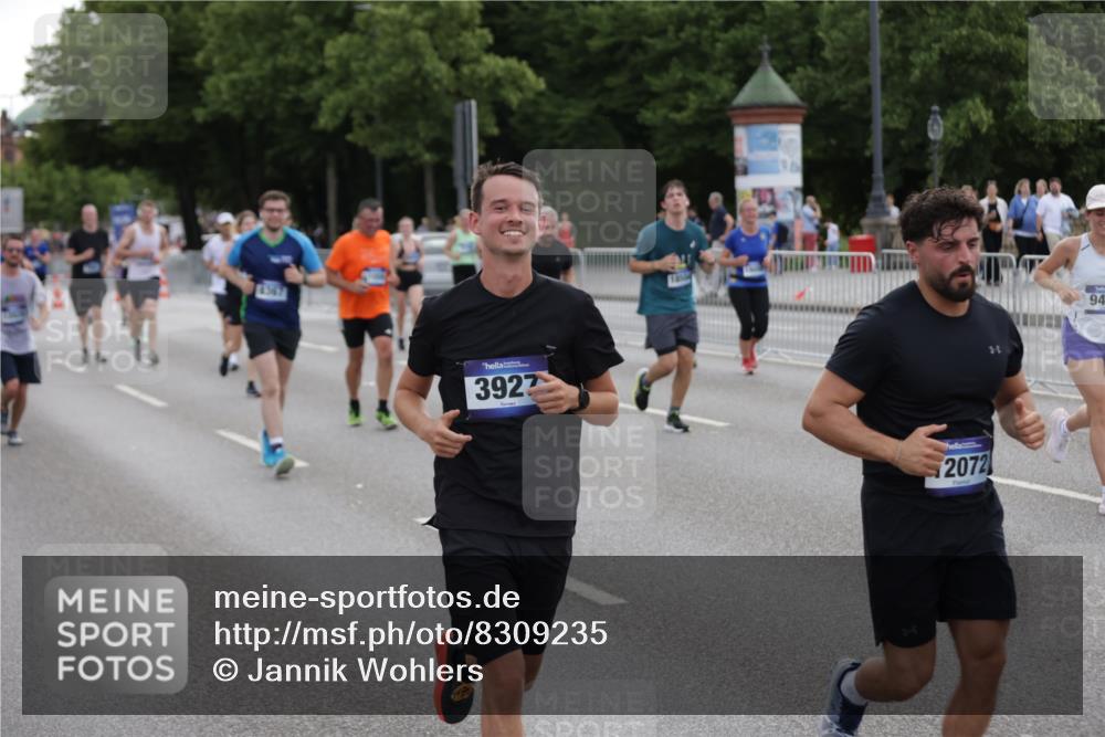 29.06.2025 - hella hamburg halbmarathon Jannik Wohlers http://msf.ph/oto/8309235 29.06.2025 10:38:23 Lombardsbrücke 56, 1232, 1390, 1451, 2576, 2660, 2693, 3307, 3323, 3726, 3927, 4028, 4257, 4259, 4260, 4316, 4320, 4964, 5913, 6695, 6696, 6875, 7148, 7263, 7849, 8367, 8583, 8747, 9004, 9455, 9708, 10554, 10604, 11059, 11635, 11697, 12028, 12072, 12075, 12722, 14557, 14558, 15755, 16181, 16346, 17250, 17333, 18050, 18471, 18504 meine-sportfotos.de