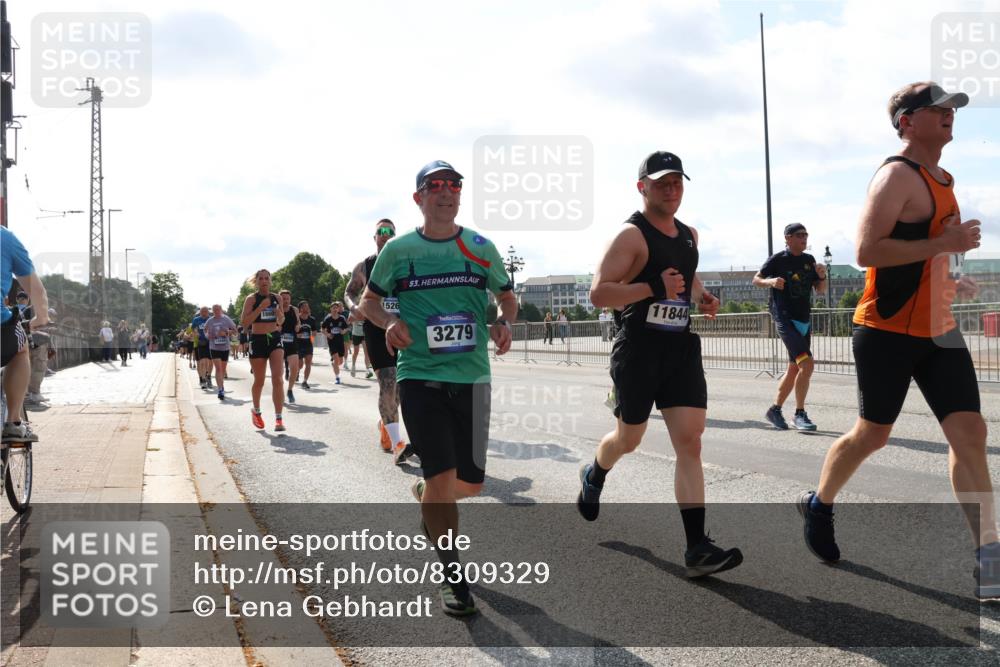 29.06.2025 - hella hamburg halbmarathon Lena Gebhardt http://msf.ph/oto/8309329 29.06.2025 09:59:45 Lombardsbrücke 1526, 53, 3279, 11844, 1006, 1125, 1319, 1334, 1366, 1595, 1642, 1834, 1914, 1955, 2282, 2348, 2364, 2391, 2432, 2630, 2676, 2677, 2910, 3112, 3279, 3668, 3836, 4013, 4231, 4426, 4772, 4837, 5015, 5134, 5277, 5299, 5341, 5457, 5458, 5465, 5866, 6174, 6201, 6202, 6414, 6415, 6416, 6462, 6587, 7037, 7129, 7130, 7395, 7833, 8330, 8520, 8542, 8652, 8846, 8929, 9142, 9488, 9903, 9907, 9922, 9984, 10020, 10031, 11039, 11568, 11844 meine-sportfotos.de