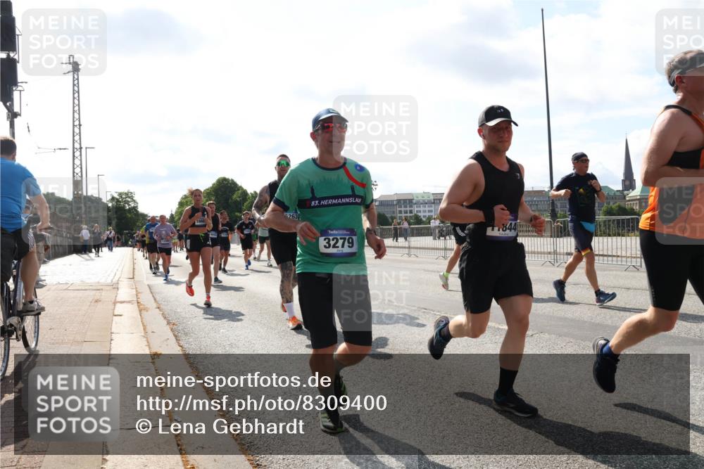 29.06.2025 - hella hamburg halbmarathon Lena Gebhardt http://msf.ph/oto/8309400 29.06.2025 09:59:45 Lombardsbrücke 1660, 263, 53, 3279, 844, 1006, 1125, 1319, 1334, 1366, 1595, 1642, 1834, 1914, 1955, 2282, 2348, 2364, 2391, 2432, 2630, 2676, 2677, 2910, 3112, 3279, 3668, 3836, 4013, 4231, 4426, 4772, 4837, 5015, 5134, 5277, 5299, 5341, 5457, 5458, 5465, 5866, 6174, 6201, 6202, 6414, 6415, 6416, 6462, 6587, 7037, 7129, 7130, 7395, 7833, 8330, 8520, 8542, 8652, 8846, 8929, 9142, 9488, 9903, 9907, 9922, 9984, 10020, 10031, 11039, 11568, 11844 meine-sportfotos.de