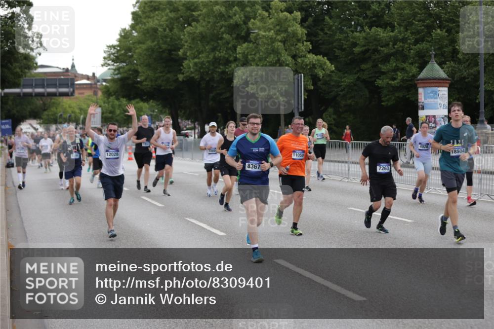 29.06.2025 - hella hamburg halbmarathon Jannik Wohlers http://msf.ph/oto/8309401 29.06.2025 10:38:24 Lombardsbrücke 56, 1232, 1390, 1451, 2524, 2576, 2660, 2693, 3307, 3323, 3726, 3927, 4028, 4257, 4259, 4260, 4316, 4320, 4964, 5913, 6695, 6696, 6875, 7263, 7849, 8367, 8583, 8747, 8783, 9455, 9708, 10554, 10604, 11059, 11635, 11697, 12028, 12072, 12075, 12722, 14557, 14558, 15755, 16181, 16346, 17333, 18050, 18504 meine-sportfotos.de