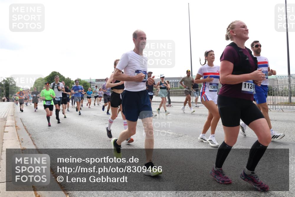 29.06.2025 - hella hamburg halbmarathon Lena Gebhardt http://msf.ph/oto/8309466 29.06.2025 10:37:14 Lombardsbrücke 2104, 2031, 4733, 1547, 13970, 1124, 97, 1022, 1118, 1253, 1276, 1337, 1339, 1488, 1490, 1597, 1819, 1952, 1954, 2016, 2031, 2072, 2104, 2272, 2480, 2486, 2552, 2640, 3127, 3165, 3714, 3873, 3895, 4097, 4347, 4733, 4762, 4996, 5146, 5171, 5186, 5224, 5538, 5560, 5640, 5786, 5789, 5790, 5940, 6172, 6359, 6584, 6804, 6821, 6955, 7085, 7202, 7235, 7544, 7707, 7773, 7777, 7823, 8007, 8257, 8258, 8315, 8499, 8758, 8811, 8843, 8936, 8937, 9054, 9055, 9295, 9524 meine-sportfotos.de