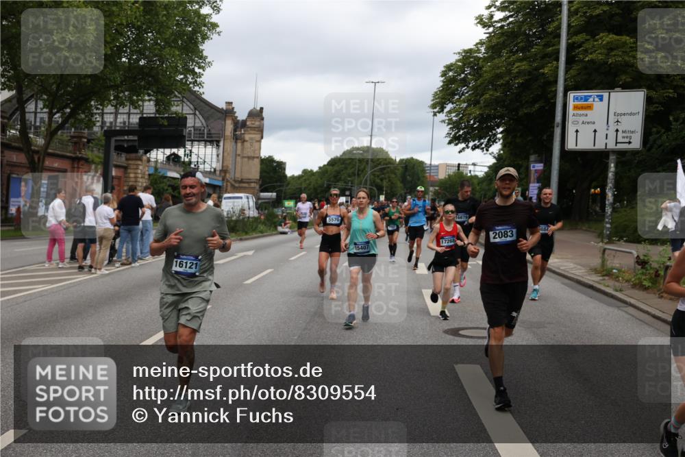 29.06.2025 - hella hamburg halbmarathon Yannick Fuchs http://msf.ph/oto/8309554 29.06.2025 10:50:32 20KM 1583, 1955, 2083, 2741, 3413, 3836, 4152, 5418, 5492, 5570, 6399, 6416, 6835, 7037, 7547, 7716, 8393, 8542, 8652, 8669, 8968, 8996, 9246, 9488, 9727, 9884, 9903, 9907, 9934, 10084, 10093, 10665, 11083, 11212, 12348, 12440, 12523, 12590, 12712, 13394, 13666, 13691, 13750, 14139, 14408, 14588, 14678, 14867, 15097, 15407, 15431, 15695, 16121, 16620, 16634, 16679, 17268, 17660, 17993, 18208, 18652, 18719, 18867, 18899, 19091 meine-sportfotos.de