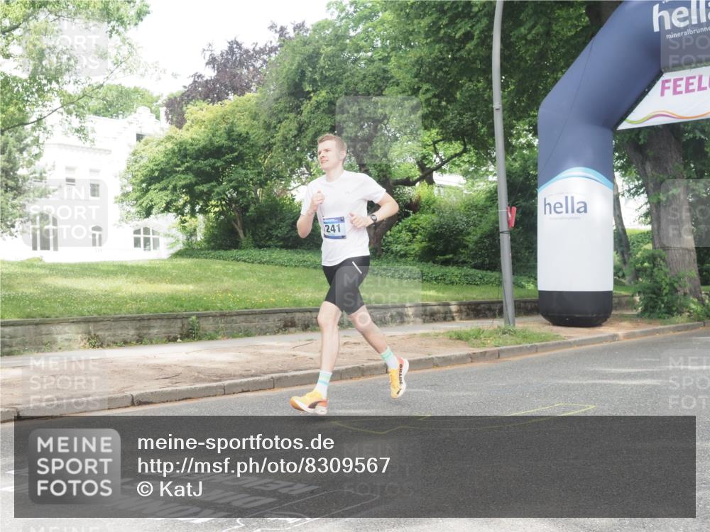 29.06.2025 - hella hamburg halbmarathon KatJ http://msf.ph/oto/8309567 29.06.2025 10:15:04 Zwischen KM18-KM19 1241 meine-sportfotos.de