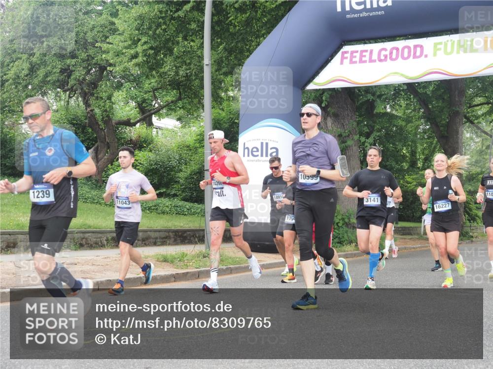 29.06.2025 - hella hamburg halbmarathon KatJ http://msf.ph/oto/8309765 29.06.2025 10:44:31 Zwischen KM18-KM19 1239, 1387, 2652, 2656, 3141, 4579, 6592 meine-sportfotos.de