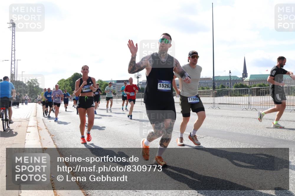 29.06.2025 - hella hamburg halbmarathon Lena Gebhardt http://msf.ph/oto/8309773 29.06.2025 09:59:46 Lombardsbrücke 10031, 13589, 1660, 15263, 11568, 1006, 1125, 1319, 1334, 1366, 1595, 1642, 1834, 1914, 1955, 2282, 2348, 2364, 2391, 2432, 2630, 2676, 2677, 2910, 3112, 3279, 3668, 3836, 4013, 4231, 4426, 4772, 4837, 5015, 5134, 5277, 5299, 5341, 5457, 5458, 5465, 5866, 6174, 6201, 6202, 6414, 6415, 6416, 6462, 6587, 7037, 7129, 7395, 7833, 8330, 8520, 8542, 8652, 8846, 8929, 9142, 9488, 9903, 9907, 9922, 9984, 10020, 10031, 11039, 11568, 11844 meine-sportfotos.de