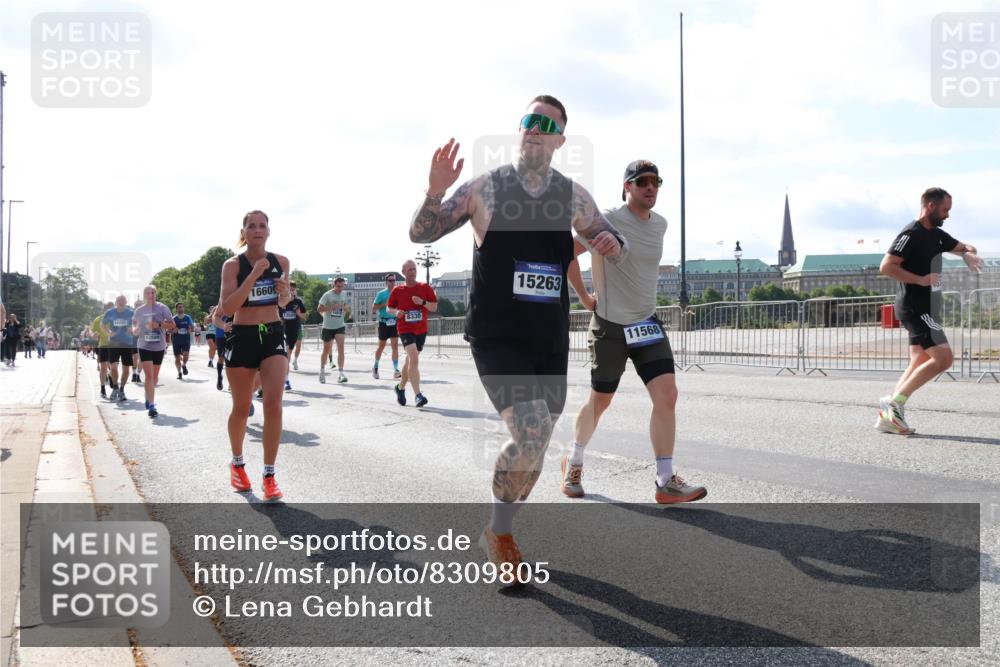 29.06.2025 - hella hamburg halbmarathon Lena Gebhardt http://msf.ph/oto/8309805 29.06.2025 09:59:46 Lombardsbrücke 10031, 13589, 16609, 8330, 15263, 11568, 1006, 1125, 1319, 1334, 1366, 1595, 1642, 1834, 1914, 1955, 2282, 2348, 2364, 2391, 2432, 2630, 2676, 2677, 2910, 3112, 3279, 3668, 3836, 4013, 4231, 4426, 4772, 4837, 5015, 5134, 5277, 5299, 5341, 5457, 5458, 5465, 5866, 6174, 6201, 6202, 6414, 6415, 6416, 6462, 6587, 7037, 7129, 7395, 7833, 8330, 8520, 8542, 8652, 8846, 8929, 9142, 9488, 9903, 9907, 9922, 9984, 10020, 10031, 11039, 11568, 11844 meine-sportfotos.de