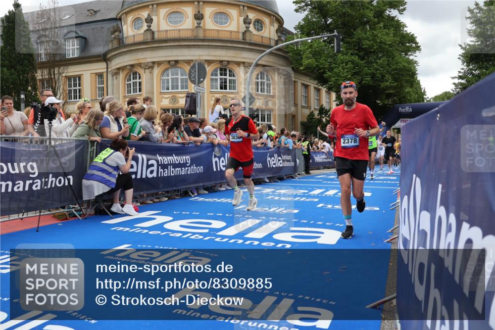 29.06.2025 - hella hamburg halbmarathon Strokosch-Dieckow http://msf.ph/oto/8309885 29.06.2025 10:56:49 Ziel 1955, 2282, 2378, 2741, 2759, 3836, 5418, 6835, 7716, 8825, 8996, 11043, 13816, 14369, 14461, 15097, 15134, 15431, 15712, 16008, 16009, 16043, 16121, 16620, 16679, 17133, 18634 meine-sportfotos.de