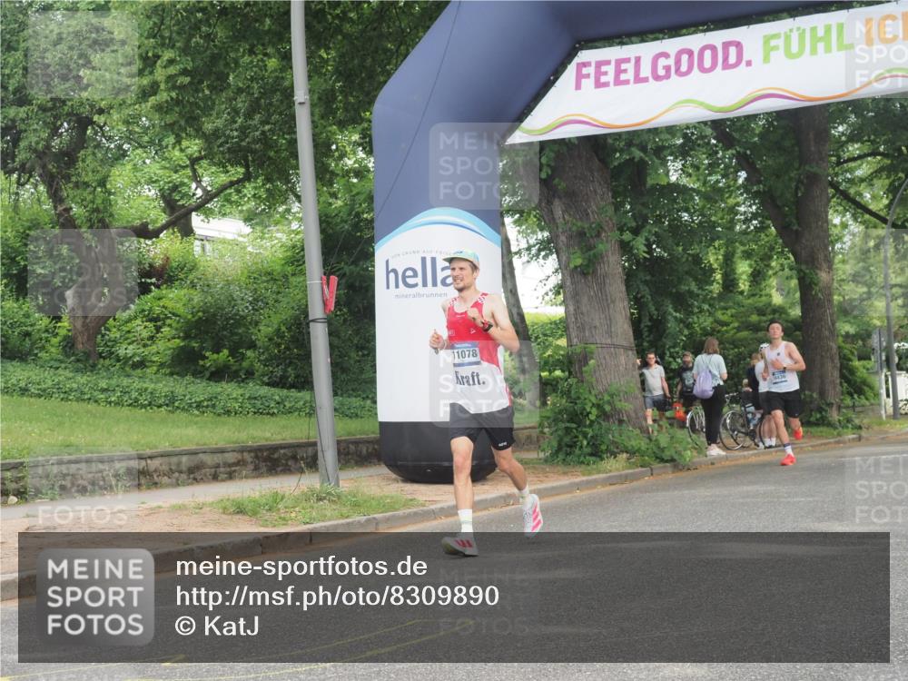 29.06.2025 - hella hamburg halbmarathon KatJ http://msf.ph/oto/8309890 29.06.2025 10:15:10 Zwischen KM18-KM19 1241 meine-sportfotos.de
