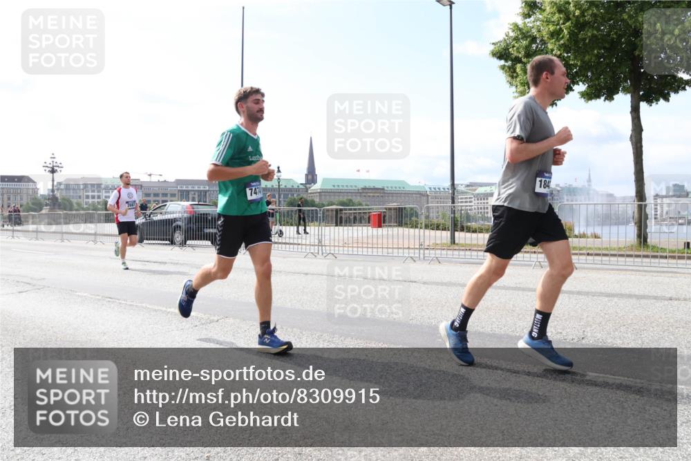 29.06.2025 - hella hamburg halbmarathon Lena Gebhardt http://msf.ph/oto/8309915 29.06.2025 10:12:13 Lombardsbrücke 184, 7474, 1062, 1790, 1850, 2661, 2964, 3262, 3363, 3746, 4453, 4499, 5166, 5176, 5379, 5597, 5598, 6822, 6871, 6966, 7474, 9191, 9253, 9254, 9405, 9428, 9705, 10042, 10409, 10581, 10685, 11507, 11509, 11525, 11537, 11581, 11917, 12473, 13171, 13542, 13958, 14060, 14196, 14313, 14384, 14863, 14868, 15137, 16379, 16976, 17638, 17774, 18261, 18395, 18429, 18655 meine-sportfotos.de