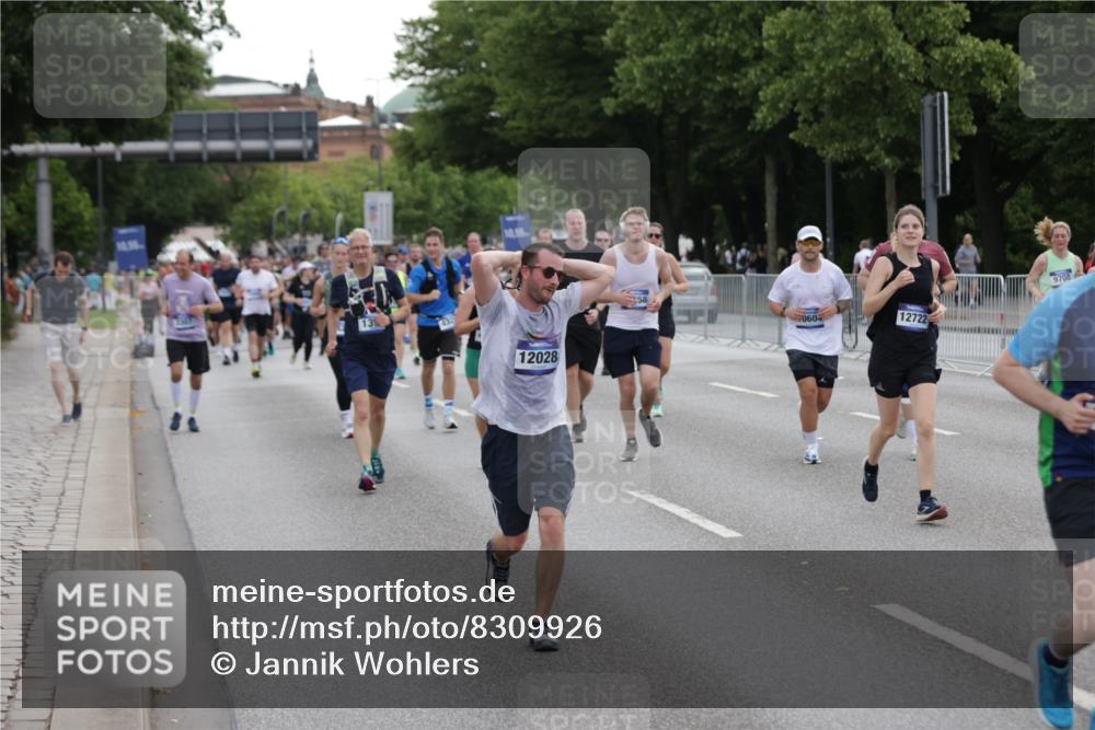 29.06.2025 - hella hamburg halbmarathon Jannik Wohlers http://msf.ph/oto/8309926 29.06.2025 10:38:25 Lombardsbrücke 56, 1232, 1390, 1451, 2524, 2534, 2693, 3307, 3323, 3726, 3927, 4028, 4257, 4259, 4260, 4316, 4320, 4964, 5913, 6695, 6696, 6875, 7263, 7849, 8367, 8583, 8747, 8783, 9455, 9708, 10554, 10604, 11059, 11635, 11697, 12028, 12072, 12075, 12722, 14557, 14558, 15755, 16181, 16346, 16388, 17333, 18050, 18504 meine-sportfotos.de