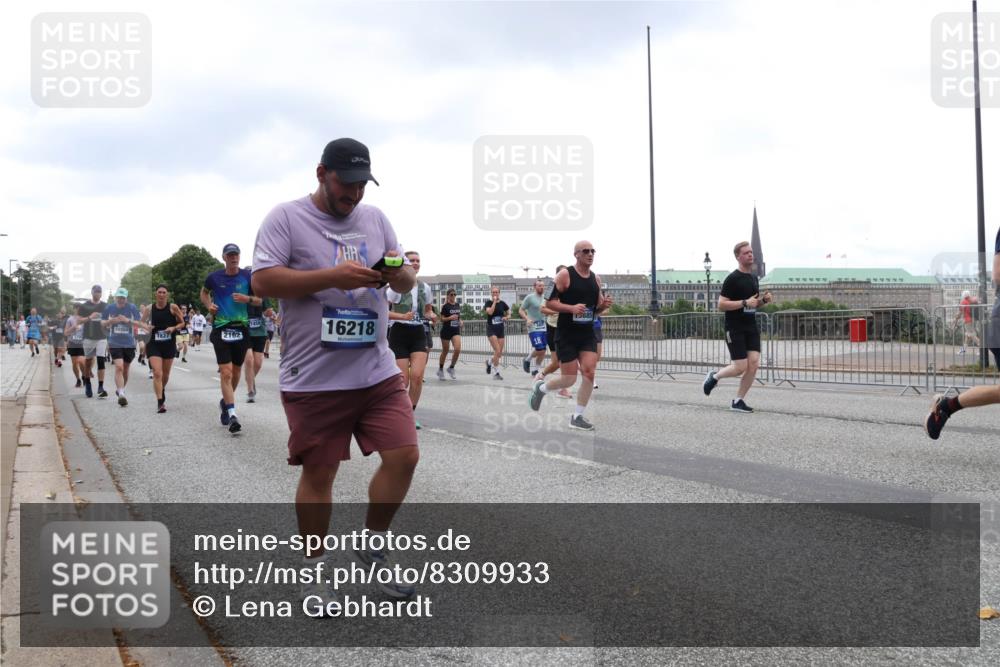 29.06.2025 - hella hamburg halbmarathon Lena Gebhardt http://msf.ph/oto/8309933 29.06.2025 10:46:56 Lombardsbrücke 18924, 7827, 2162, 16218, 885, 1073, 1185, 1286, 1363, 1371, 1375, 1593, 1607, 1720, 1837, 1961, 1999, 2162, 2211, 2320, 2327, 2537, 2555, 2556, 2665, 2697, 2981, 3277, 3406, 3407, 3469, 3734, 3823, 4202, 4239, 4296, 4342, 4355, 4483, 4604, 5111, 5114, 5700, 5796, 5953, 6124, 6161, 6485, 6496, 6740, 7073, 7303, 7412, 7430, 7431, 7767, 7827, 8131, 8477, 8486, 8551, 8553, 8684, 8706, 8967, 9691, 10230, 13969, 14261, 15852, 16882, 16987 meine-sportfotos.de
