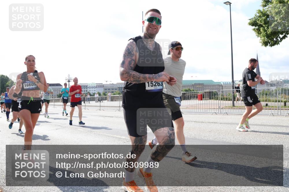 29.06.2025 - hella hamburg halbmarathon Lena Gebhardt http://msf.ph/oto/8309989 29.06.2025 09:59:47 Lombardsbrücke 5277, 14, 16609, 14814, 8330, 15263, 115, 1006, 1125, 1319, 1334, 1366, 1595, 1642, 1834, 1914, 1955, 2282, 2348, 2364, 2391, 2432, 2582, 2584, 2630, 2676, 2677, 2910, 3112, 3279, 3668, 3836, 4013, 4231, 4426, 4772, 4837, 5015, 5134, 5277, 5299, 5341, 5465, 5866, 6174, 6201, 6202, 6414, 6415, 6416, 6462, 6587, 7037, 7395, 7833, 8330, 8520, 8542, 8652, 8846, 8929, 9142, 9488, 9903, 9907, 9922, 9984, 10020, 10031, 11039, 11568, 11844 meine-sportfotos.de
