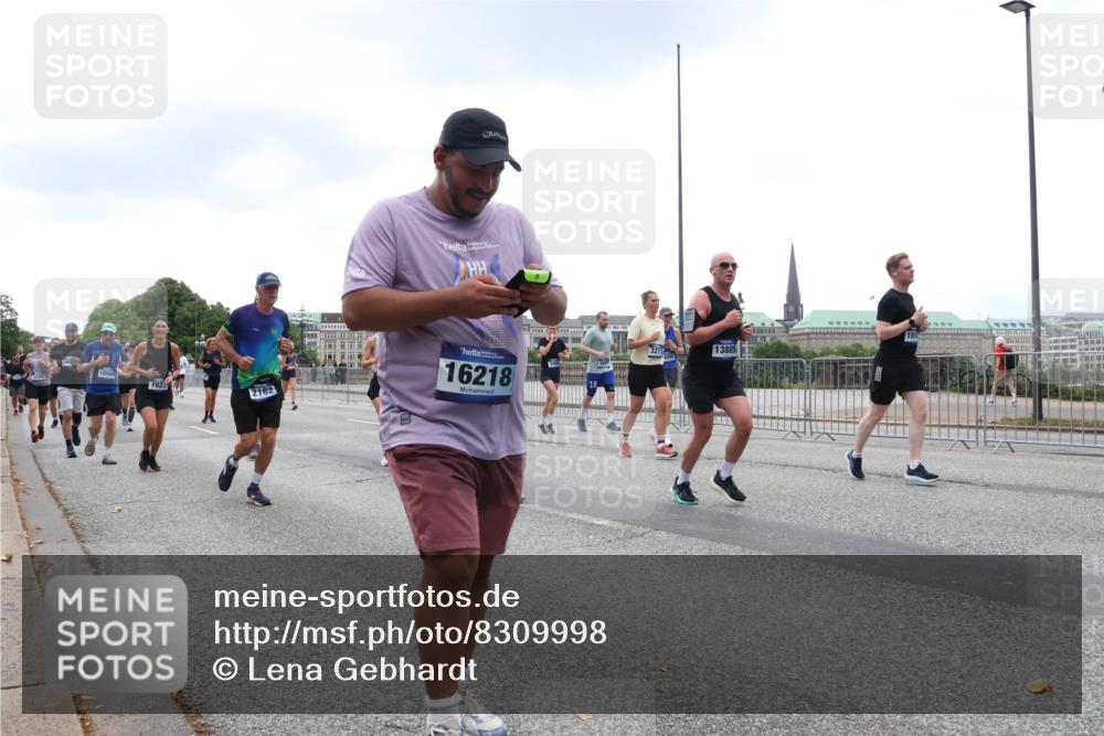 29.06.2025 - hella hamburg halbmarathon Lena Gebhardt http://msf.ph/oto/8309998 29.06.2025 10:46:56 Lombardsbrücke 18924, 782, 2162, 16218, 3277, 13885, 1895, 1073, 1185, 1286, 1363, 1371, 1375, 1593, 1607, 1720, 1837, 1961, 1999, 2162, 2211, 2320, 2327, 2537, 2555, 2556, 2665, 2697, 2981, 3277, 3406, 3407, 3469, 3734, 3823, 4202, 4239, 4296, 4342, 4355, 4483, 4604, 5111, 5114, 5700, 5796, 5953, 6124, 6161, 6485, 6496, 6740, 7073, 7303, 7412, 7430, 7431, 7767, 7827, 8131, 8477, 8486, 8551, 8553, 8684, 8706, 8967, 9691, 10230, 13969, 14261, 15852, 16882, 16987 meine-sportfotos.de