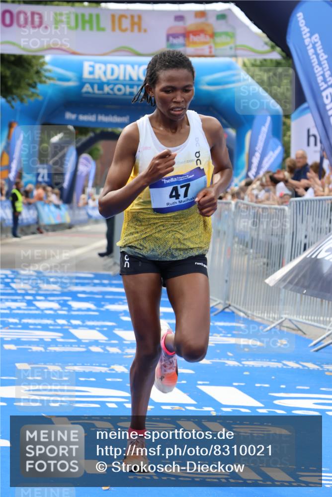29.06.2025 - hella hamburg halbmarathon Strokosch-Dieckow http://msf.ph/oto/8310021 29.06.2025 10:12:19 Ziel 39, 47 meine-sportfotos.de
