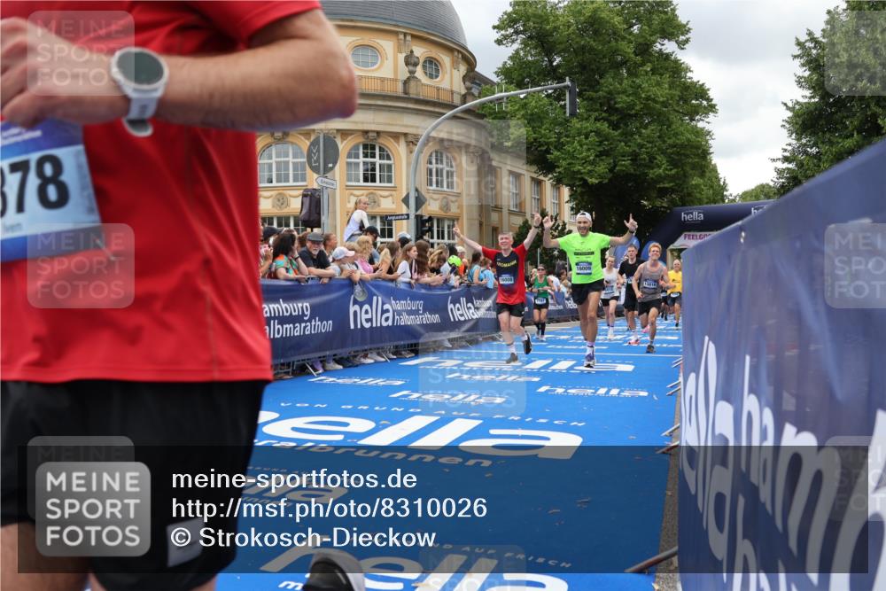29.06.2025 - hella hamburg halbmarathon Strokosch-Dieckow http://msf.ph/oto/8310026 29.06.2025 10:56:50 Ziel 1955, 2282, 2378, 2741, 2759, 3836, 5033, 5418, 6835, 7716, 8825, 8996, 11043, 13816, 14369, 14461, 14678, 15097, 15134, 15431, 16008, 16009, 16620, 16679, 17133, 18634 meine-sportfotos.de