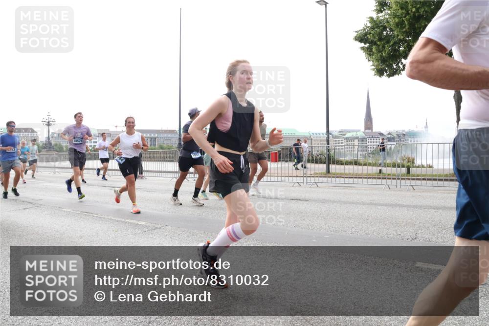 29.06.2025 - hella hamburg halbmarathon Lena Gebhardt http://msf.ph/oto/8310032 29.06.2025 10:37:15 Lombardsbrücke 18578, 33, 1022, 1118, 1253, 1276, 1337, 1339, 1488, 1490, 1597, 1819, 1952, 1954, 2016, 2031, 2072, 2104, 2272, 2480, 2486, 2552, 2640, 3127, 3165, 3714, 3873, 3895, 4097, 4347, 4733, 4996, 5146, 5171, 5186, 5224, 5538, 5560, 5640, 5786, 5789, 5790, 5940, 6172, 6359, 6584, 6804, 6821, 6955, 7085, 7202, 7235, 7544, 7707, 7773, 7777, 7823, 8007, 8257, 8258, 8315, 8758, 8811, 8843, 8936, 8937, 9054, 9055, 9295, 9524 meine-sportfotos.de
