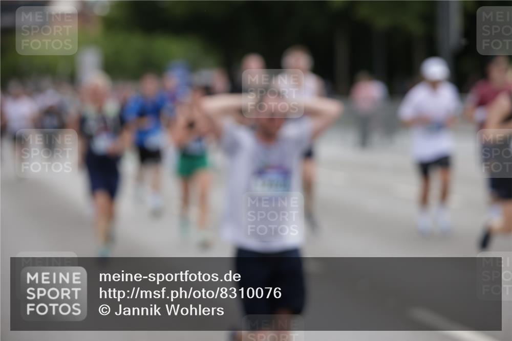 29.06.2025 - hella hamburg halbmarathon Jannik Wohlers http://msf.ph/oto/8310076 29.06.2025 10:38:26 Lombardsbrücke 56, 1232, 1390, 1451, 2524, 2534, 2693, 3307, 3323, 3726, 3927, 4028, 4257, 4259, 4260, 4316, 4320, 4964, 5913, 6875, 7263, 7849, 8367, 8583, 8747, 8783, 9455, 9708, 10554, 10604, 11059, 11635, 11697, 12028, 12072, 12075, 12722, 14557, 14558, 15755, 16181, 16346, 16388, 17333, 18050, 18504 meine-sportfotos.de