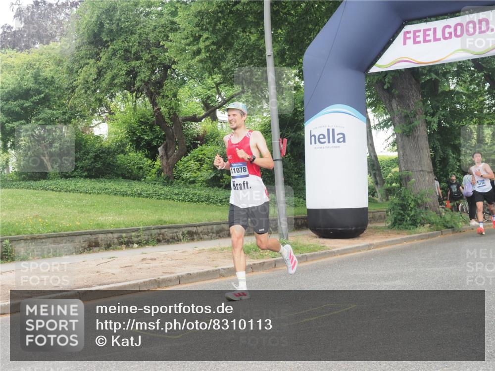 29.06.2025 - hella hamburg halbmarathon KatJ http://msf.ph/oto/8310113 29.06.2025 10:15:10 Zwischen KM18-KM19 1241 meine-sportfotos.de