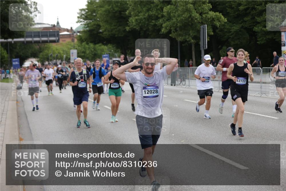 29.06.2025 - hella hamburg halbmarathon Jannik Wohlers http://msf.ph/oto/8310236 29.06.2025 10:38:26 Lombardsbrücke 56, 1232, 1390, 1451, 2524, 2534, 2693, 3307, 3323, 3726, 3927, 4028, 4257, 4259, 4260, 4316, 4320, 4964, 5913, 6875, 7263, 7849, 8367, 8583, 8747, 8783, 9455, 9708, 10554, 10604, 11059, 11635, 11697, 12028, 12072, 12075, 12722, 14557, 14558, 15755, 16181, 16346, 16388, 17333, 18050, 18504 meine-sportfotos.de