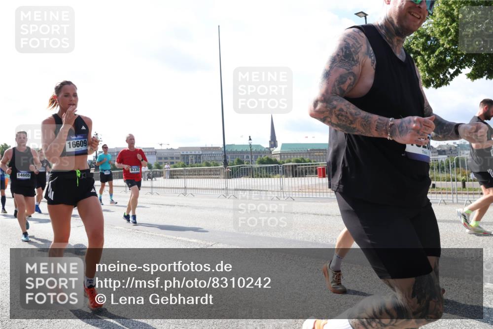 29.06.2025 - hella hamburg halbmarathon Lena Gebhardt http://msf.ph/oto/8310242 29.06.2025 09:59:47 Lombardsbrücke 14605, 16609, 8330, 1006, 1125, 1319, 1334, 1366, 1595, 1642, 1834, 1914, 1955, 2282, 2348, 2364, 2391, 2432, 2582, 2584, 2630, 2676, 2677, 2910, 3112, 3279, 3668, 3836, 4013, 4231, 4426, 4772, 4837, 5015, 5134, 5277, 5299, 5341, 5465, 5866, 6174, 6201, 6202, 6414, 6415, 6416, 6462, 6587, 7037, 7395, 7833, 8330, 8520, 8542, 8652, 8846, 8929, 9142, 9488, 9903, 9907, 9922, 9984, 10020, 10031, 11039, 11568, 11844 meine-sportfotos.de
