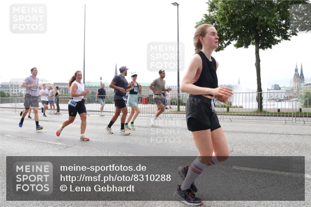 29.06.2025 - hella hamburg halbmarathon Lena Gebhardt http://msf.ph/oto/8310288 29.06.2025 10:37:15 Lombardsbrücke 18578, 6584, 7707, 1022, 1118, 1253, 1276, 1337, 1339, 1488, 1490, 1597, 1819, 1952, 1954, 2016, 2031, 2072, 2104, 2272, 2480, 2486, 2552, 2640, 3127, 3165, 3714, 3873, 3895, 4097, 4347, 4733, 4996, 5146, 5171, 5186, 5224, 5538, 5560, 5640, 5786, 5789, 5790, 5940, 6172, 6359, 6584, 6804, 6821, 6955, 7085, 7202, 7235, 7544, 7707, 7773, 7777, 7823, 8007, 8257, 8258, 8315, 8758, 8811, 8843, 8936, 8937, 9054, 9055, 9295, 9524 meine-sportfotos.de