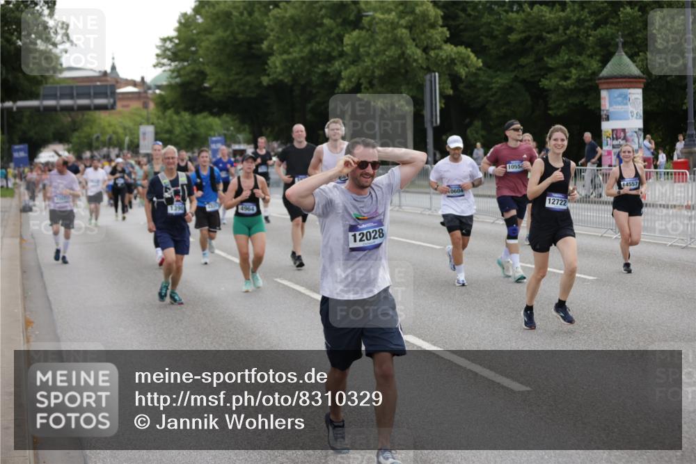 29.06.2025 - hella hamburg halbmarathon Jannik Wohlers http://msf.ph/oto/8310329 29.06.2025 10:38:27 Lombardsbrücke 56, 1232, 1390, 1451, 2524, 2534, 2693, 3307, 3726, 3927, 4257, 4259, 4260, 4316, 4320, 4964, 5913, 6062, 6875, 7263, 7849, 8367, 8583, 8747, 8783, 9455, 9708, 10554, 10604, 11059, 11635, 12028, 12072, 12075, 12722, 13060, 14557, 14558, 14856, 15755, 16181, 16346, 16388, 17333, 18050, 18504 meine-sportfotos.de