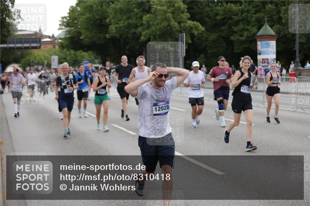29.06.2025 - hella hamburg halbmarathon Jannik Wohlers http://msf.ph/oto/8310418 29.06.2025 10:38:27 Lombardsbrücke 56, 1232, 1390, 1451, 2524, 2534, 2693, 3307, 3726, 3927, 4257, 4259, 4260, 4316, 4320, 4964, 5913, 6062, 6875, 7263, 7849, 8367, 8583, 8747, 8783, 9455, 9708, 10554, 10604, 11059, 11635, 12028, 12072, 12075, 12722, 13060, 14557, 14558, 14856, 15755, 16181, 16346, 16388, 17333, 18050, 18504 meine-sportfotos.de