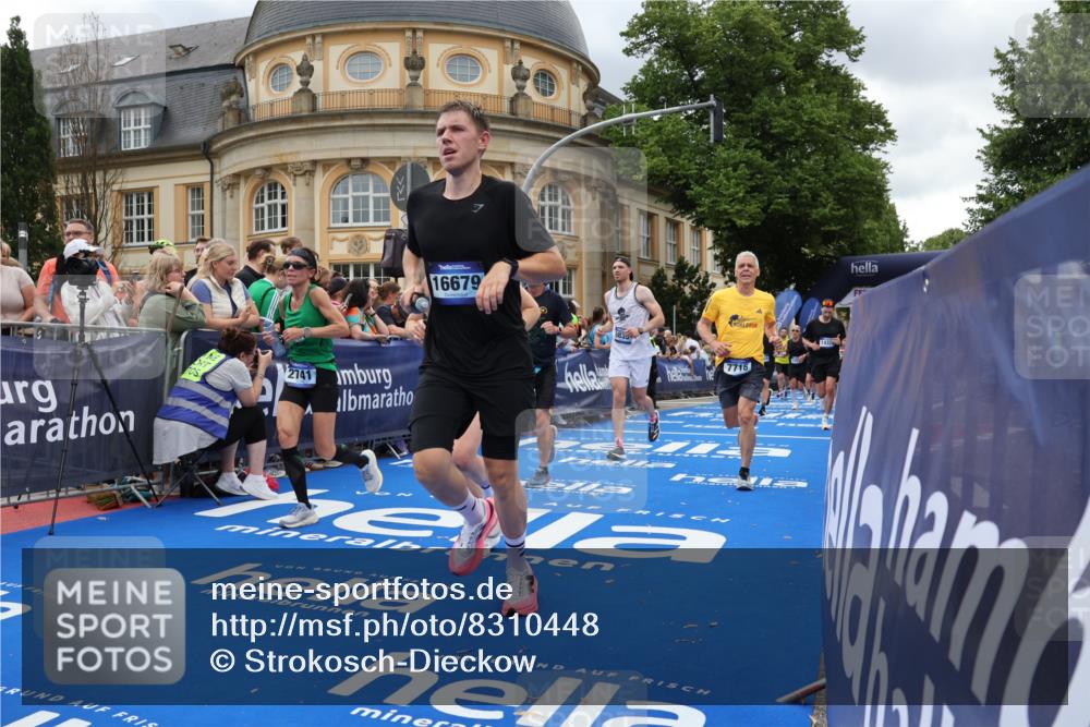 29.06.2025 - hella hamburg halbmarathon Strokosch-Dieckow http://msf.ph/oto/8310448 29.06.2025 10:56:54 Ziel 1485, 1955, 2282, 2378, 2741, 2759, 4299, 5033, 5418, 6835, 7716, 8669, 11043, 11212, 11638, 13816, 14678, 15097, 16008, 16009, 16470, 16620, 16679, 18719, 19091 meine-sportfotos.de