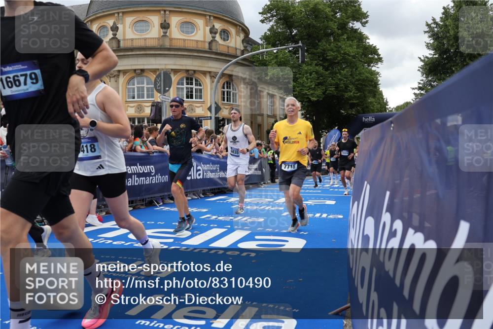 29.06.2025 - hella hamburg halbmarathon Strokosch-Dieckow http://msf.ph/oto/8310490 29.06.2025 10:56:54 Ziel 1485, 1955, 2282, 2378, 2741, 2759, 4299, 5033, 5418, 6835, 7716, 8669, 11043, 11212, 11638, 13816, 14678, 15097, 16008, 16009, 16470, 16620, 16679, 18719, 19091 meine-sportfotos.de