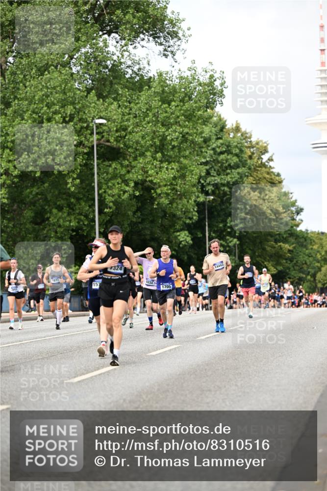 29.06.2025 - hella hamburg halbmarathon Dr. Thomas Lammeyer http://msf.ph/oto/8310516 29.06.2025 10:38:25 Kennedybrücke 1025, 1705, 1764, 1787, 2038, 2276, 2464, 2496, 2510, 2511, 2933, 3145, 3829, 4445, 4479, 4540, 4942, 5096, 5566, 5569, 5609, 5691, 6034, 6109, 6574, 6718, 6727, 7324, 7329, 7644, 8202, 8277, 8282, 9094, 9514, 10007, 10071, 10561, 10564, 11122, 11338, 11432 meine-sportfotos.de