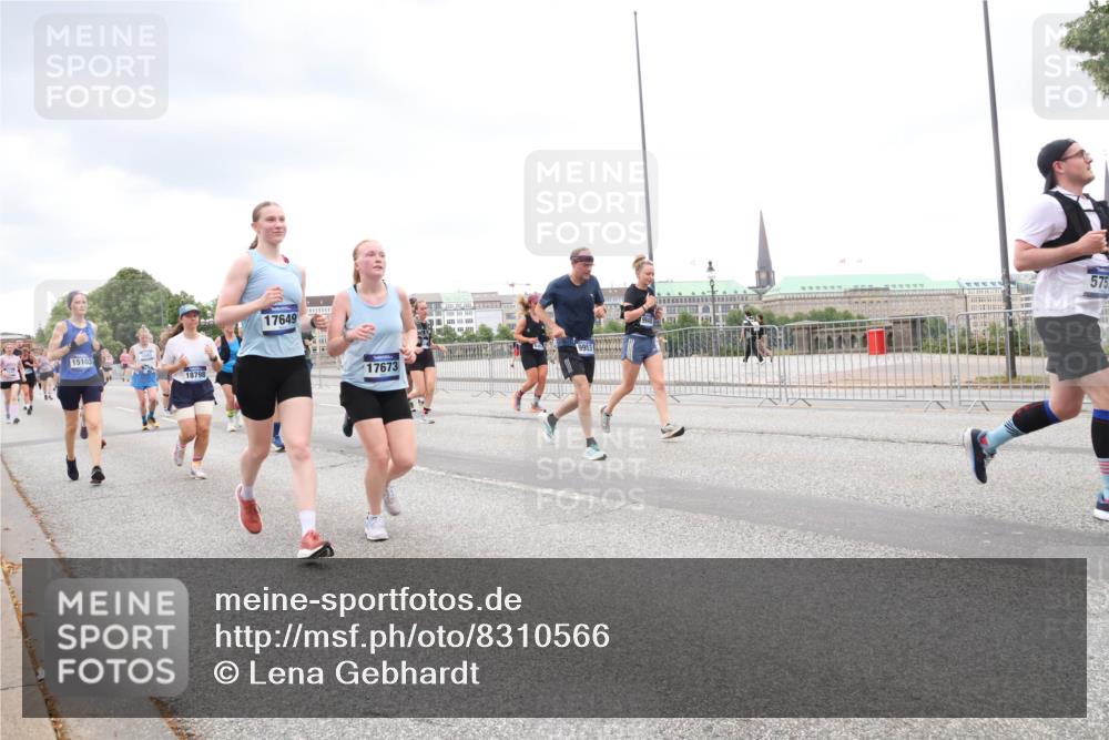 29.06.2025 - hella hamburg halbmarathon Lena Gebhardt http://msf.ph/oto/8310566 29.06.2025 10:56:27 Lombardsbrücke 15103, 18798, 17649, 17673, 5757, 1047, 1113, 1738, 1909, 2095, 2143, 2307, 2793, 2887, 2915, 2991, 3257, 3268, 3438, 3520, 3614, 3675, 3676, 3953, 3987, 4083, 4354, 4473, 4773, 4836, 5237, 5306, 5438, 5580, 5693, 5757, 5911, 5994, 6348, 6349, 6494, 6690, 6968, 7025, 7028, 7090, 7307, 7616, 7711, 8005, 8108, 8305, 8517, 8606, 8766, 8939, 8943, 9172, 9210, 9383, 9435, 9606, 9838, 9910, 9948, 9953, 10555, 10569, 10571, 10640, 10740, 10784, 10987 meine-sportfotos.de