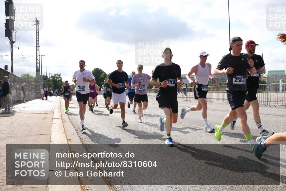 29.06.2025 - hella hamburg halbmarathon Lena Gebhardt http://msf.ph/oto/8310604 29.06.2025 09:47:06 Lombardsbrücke 6032, 205, 3790, 1438, 9376, 7831, 2836, 3935, 2563, 99, 1002, 1053, 1396, 1407, 1411, 1577, 1910, 1959, 2121, 2228, 2243, 2563, 2774, 2836, 3005, 3790, 3935, 4246, 4740, 4944, 5048, 5152, 5193, 5660, 5961, 6032, 6305, 6473, 6683, 6915, 7080, 7466, 7622, 7628, 7831, 7867, 7972, 8312, 8323, 8366, 9376, 9508, 9519, 10477, 10771, 10927, 11055, 11370, 11806, 11898, 12137, 12204, 12447, 12899, 13148, 13199, 13493, 13494, 13729, 13771, 13972, 13991, 14069, 14310, 14385 meine-sportfotos.de