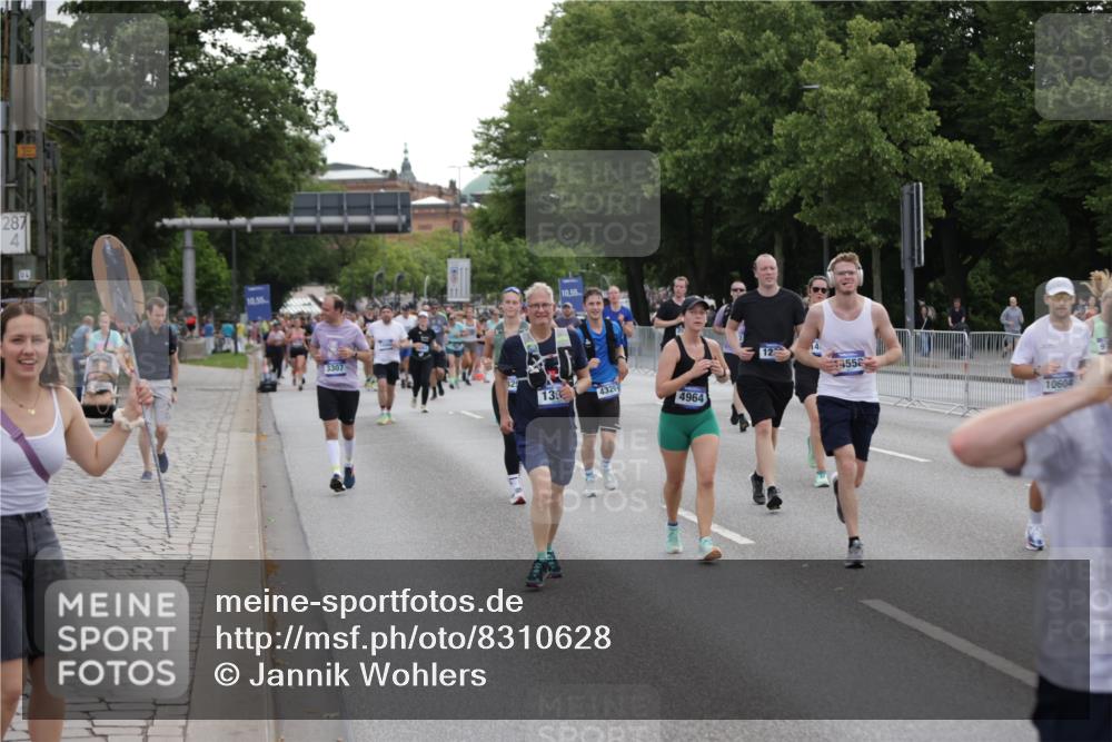 29.06.2025 - hella hamburg halbmarathon Jannik Wohlers http://msf.ph/oto/8310628 29.06.2025 10:38:27 Lombardsbrücke 56, 1232, 1390, 1451, 2524, 2534, 2693, 3307, 3726, 3927, 4257, 4259, 4260, 4316, 4320, 4964, 5913, 6062, 6875, 7263, 7849, 8367, 8583, 8747, 8783, 9455, 9708, 10554, 10604, 11059, 11635, 12028, 12072, 12075, 12722, 13060, 14557, 14558, 14856, 15755, 16181, 16346, 16388, 17333, 18050, 18504 meine-sportfotos.de