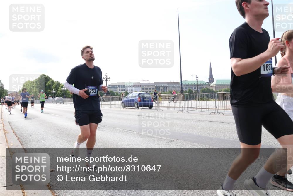 29.06.2025 - hella hamburg halbmarathon Lena Gebhardt http://msf.ph/oto/8310647 29.06.2025 10:12:16 Lombardsbrücke 9705, 253, 1637, 1062, 1610, 1785, 1790, 1850, 2661, 2963, 2964, 3182, 3248, 3262, 3746, 4453, 4499, 4554, 5166, 5176, 5379, 5597, 5598, 6822, 6871, 6966, 7014, 7474, 9191, 9253, 9254, 9405, 9705, 10042, 10409, 10581, 10685, 11509, 11525, 11537, 11581, 11917, 13171, 13542, 13958, 14060, 14196, 14313, 14384, 14863, 14868, 15137, 16379, 16473, 16976, 17774, 18261, 18395, 18429, 18493, 18655 meine-sportfotos.de