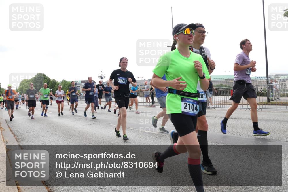 29.06.2025 - hella hamburg halbmarathon Lena Gebhardt http://msf.ph/oto/8310694 29.06.2025 10:37:17 Lombardsbrücke 17388, 5560, 16782, 2031, 2104, 1022, 1118, 1253, 1276, 1337, 1339, 1488, 1490, 1597, 1819, 1952, 1954, 2016, 2031, 2072, 2104, 2272, 2480, 2486, 2552, 2640, 3127, 3165, 3633, 3714, 3873, 3895, 4097, 4347, 4733, 4996, 5146, 5171, 5186, 5224, 5538, 5560, 5640, 5786, 5789, 5790, 5940, 6172, 6359, 6584, 6804, 6821, 6955, 7085, 7124, 7202, 7235, 7544, 7707, 7773, 7777, 7823, 8007, 8257, 8258, 8315, 8758, 8811, 8843, 8936, 8937, 9054, 9055, 9295, 9524 meine-sportfotos.de