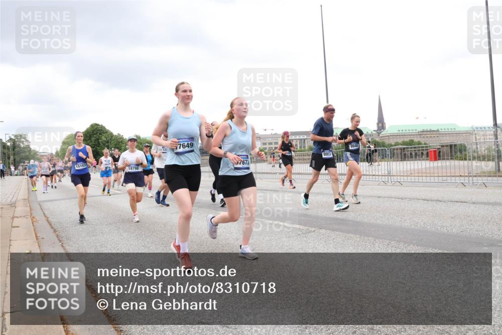 29.06.2025 - hella hamburg halbmarathon Lena Gebhardt http://msf.ph/oto/8310718 29.06.2025 10:56:27 Lombardsbrücke 15103, 18798, 122, 7649, 9953, 7673, 9948, 1047, 1113, 1738, 1909, 2095, 2143, 2307, 2793, 2887, 2915, 2991, 3257, 3268, 3438, 3520, 3614, 3675, 3676, 3953, 3987, 4083, 4354, 4473, 4773, 4836, 5237, 5306, 5438, 5580, 5693, 5757, 5911, 5994, 6348, 6349, 6494, 6690, 6968, 7025, 7028, 7090, 7307, 7616, 7711, 8005, 8108, 8305, 8517, 8606, 8766, 8939, 8943, 9172, 9210, 9383, 9435, 9606, 9838, 9910, 9948, 9953, 10555, 10569, 10571, 10640, 10740, 10784, 10987 meine-sportfotos.de