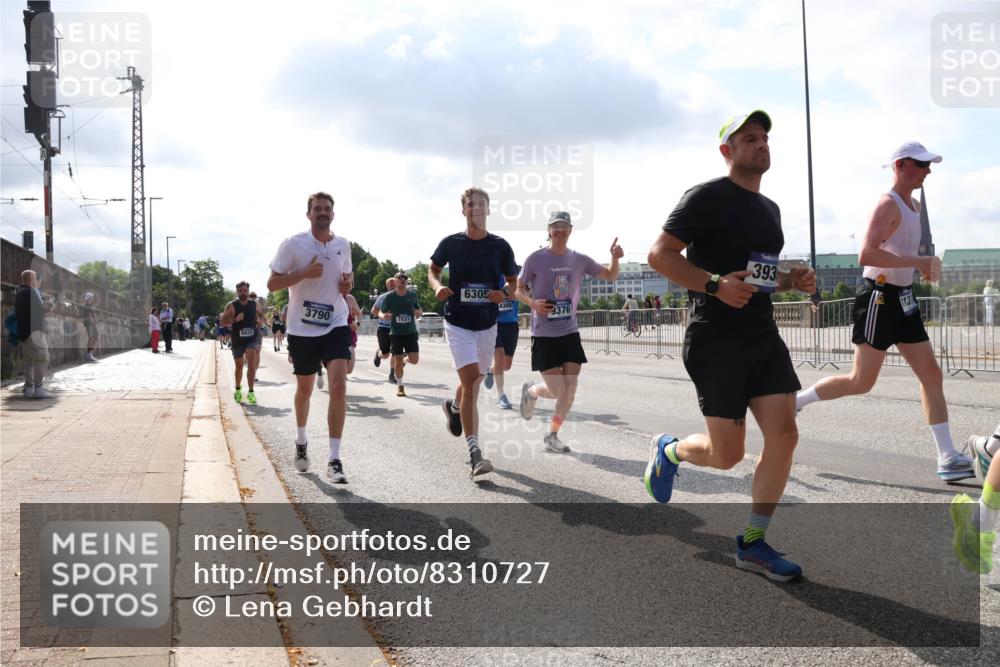 29.06.2025 - hella hamburg halbmarathon Lena Gebhardt http://msf.ph/oto/8310727 29.06.2025 09:47:07 Lombardsbrücke 3790, 7831, 6305, 4388, 9376, 393, 1002, 1053, 1396, 1407, 1411, 1577, 1910, 1959, 2121, 2228, 2243, 2563, 2774, 2836, 3005, 3783, 3790, 3935, 4246, 4740, 5048, 5152, 5193, 5660, 5961, 6032, 6305, 6473, 6683, 6915, 7080, 7466, 7622, 7628, 7831, 7867, 7972, 8312, 8323, 8366, 9376, 9508, 9519, 10477, 10771, 10927, 11055, 11370, 11806, 11898, 12137, 12204, 12447, 12899, 13148, 13199, 13493, 13494, 13729, 13771, 13972, 13991, 14069, 14310, 14385 meine-sportfotos.de