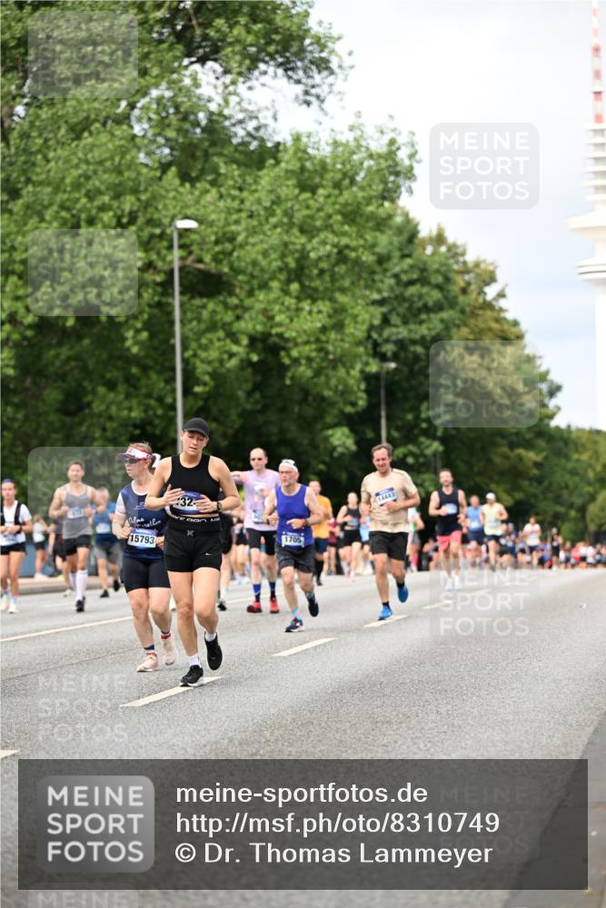 29.06.2025 - hella hamburg halbmarathon Dr. Thomas Lammeyer http://msf.ph/oto/8310749 29.06.2025 10:38:26 Kennedybrücke 1025, 1705, 1764, 1787, 2038, 2276, 2464, 2496, 2510, 2511, 2933, 3145, 3829, 4445, 4479, 4540, 4942, 5096, 5566, 5569, 5609, 5691, 6034, 6109, 6574, 6718, 6727, 6843, 7324, 7329, 7644, 8202, 8277, 8282, 9094, 9514, 10007, 10071, 10561, 10564, 11122, 11338, 11432 meine-sportfotos.de