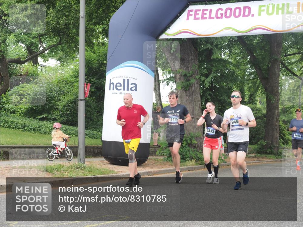 29.06.2025 - hella hamburg halbmarathon KatJ http://msf.ph/oto/8310785 29.06.2025 10:44:40 Zwischen KM18-KM19 2711, 7833, 8322 meine-sportfotos.de
