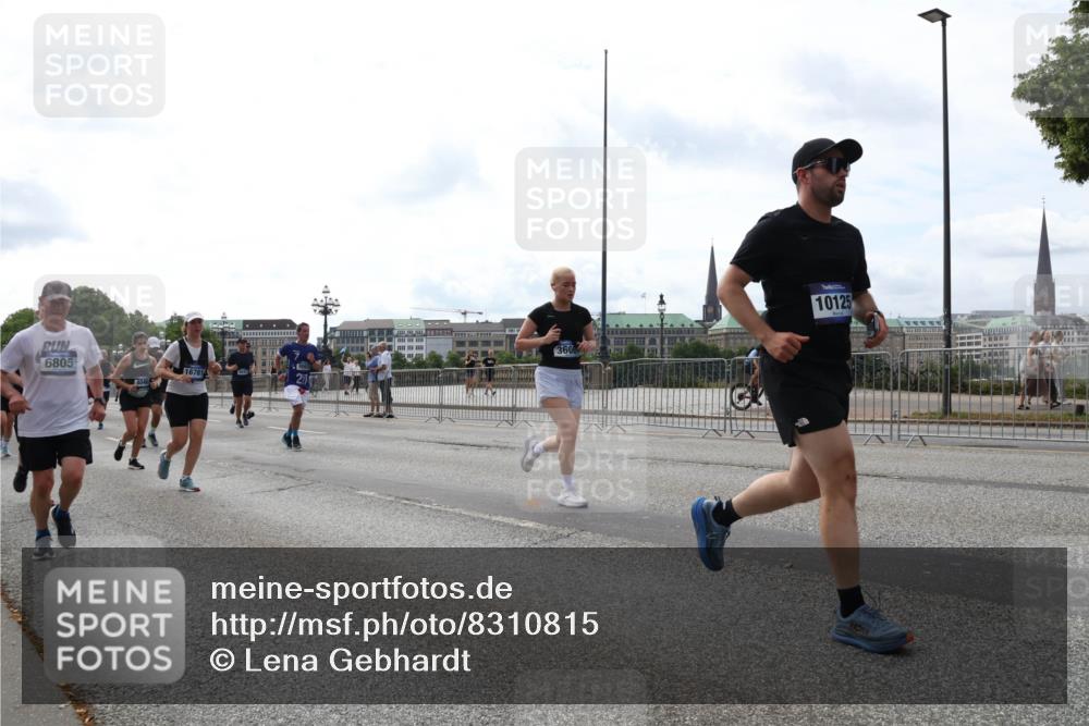 29.06.2025 - hella hamburg halbmarathon Lena Gebhardt http://msf.ph/oto/8310815 29.06.2025 10:21:58 Lombardsbrücke 6805, 16781, 3606, 10125, 1003, 1072, 1158, 1191, 1250, 1294, 1419, 1668, 1958, 1963, 2009, 2063, 2172, 2315, 2353, 2514, 2529, 2744, 3050, 3172, 3458, 3606, 3768, 3770, 3825, 3826, 3995, 4046, 4289, 4366, 4375, 4376, 4697, 5122, 5412, 5641, 5759, 5957, 6086, 6475, 6676, 6805, 6881, 6977, 7075, 7162, 7612, 7672, 8286, 8431, 8715, 8860, 8884, 8896, 8954, 8959, 9002, 9062, 9369, 9483, 9499, 9532, 10874 meine-sportfotos.de
