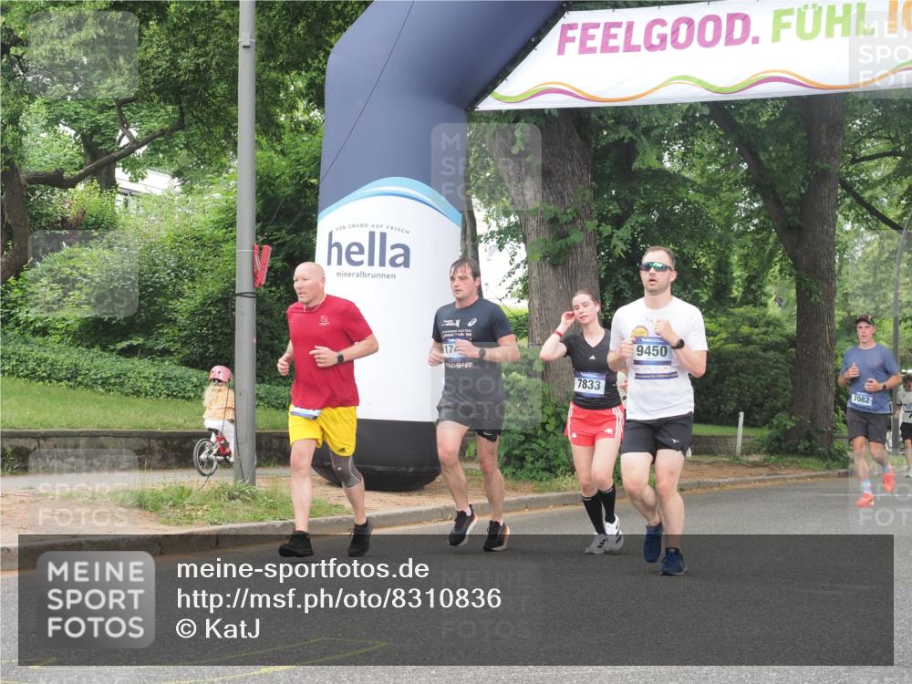 29.06.2025 - hella hamburg halbmarathon KatJ http://msf.ph/oto/8310836 29.06.2025 10:44:40 Zwischen KM18-KM19 2711, 7833, 8322 meine-sportfotos.de