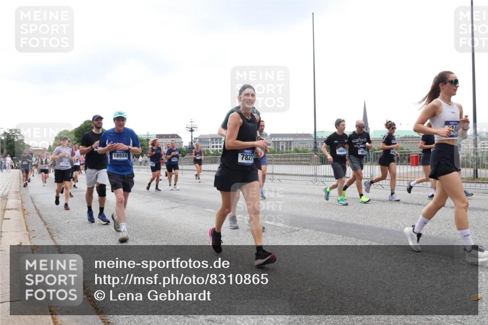 29.06.2025 - hella hamburg halbmarathon Lena Gebhardt http://msf.ph/oto/8310865 29.06.2025 10:46:59 Lombardsbrücke 5700, 18924, 18881, 7827, 14011, 14, 1073, 1185, 1286, 1363, 1371, 1375, 1593, 1607, 1720, 1961, 1999, 2162, 2211, 2320, 2327, 2537, 2555, 2556, 2665, 2981, 3277, 3406, 3407, 3469, 3734, 3823, 4184, 4202, 4239, 4296, 4342, 4355, 4483, 4604, 5111, 5114, 5700, 5796, 5953, 6124, 6161, 6485, 6496, 6740, 6879, 7073, 7412, 7430, 7431, 7767, 7827, 8131, 8477, 8486, 8551, 8553, 8684, 8706, 8967, 9691, 10230, 13969, 14261, 15852, 16882, 16987 meine-sportfotos.de