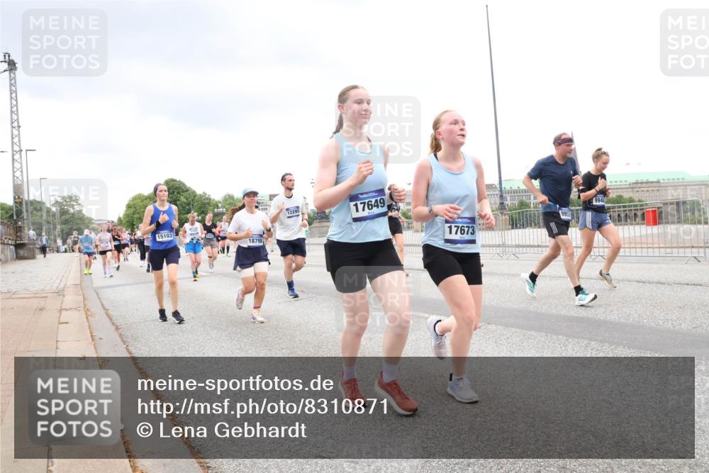 29.06.2025 - hella hamburg halbmarathon Lena Gebhardt http://msf.ph/oto/8310871 29.06.2025 10:56:28 Lombardsbrücke 15103, 18798, 12295, 17649, 9953, 17673, 9948, 1047, 1113, 1738, 1909, 2095, 2143, 2307, 2887, 2915, 2991, 3257, 3268, 3438, 3516, 3517, 3520, 3614, 3675, 3676, 3953, 3987, 4083, 4354, 4473, 4773, 4836, 5237, 5306, 5438, 5580, 5693, 5757, 5911, 5994, 6348, 6349, 6494, 6690, 6968, 7025, 7028, 7090, 7307, 7616, 7711, 8005, 8108, 8150, 8305, 8517, 8606, 8766, 8939, 8943, 9172, 9210, 9383, 9435, 9606, 9838, 9910, 9948, 9953, 10555, 10569, 10571, 10640, 10740, 10784, 10987 meine-sportfotos.de