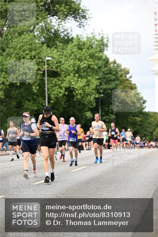 29.06.2025 - hella hamburg halbmarathon Dr. Thomas Lammeyer http://msf.ph/oto/8310913 29.06.2025 10:38:26 Kennedybrücke 1025, 1705, 1764, 1787, 2038, 2276, 2464, 2496, 2510, 2511, 2933, 3145, 3829, 4445, 4479, 4540, 4942, 5096, 5566, 5569, 5609, 5691, 6034, 6109, 6574, 6718, 6727, 6843, 7324, 7329, 7644, 8202, 8277, 8282, 9094, 9514, 10007, 10071, 10561, 10564, 11122, 11338, 11432 meine-sportfotos.de