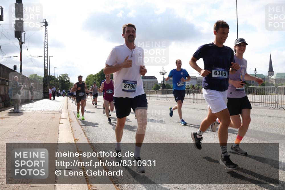 29.06.2025 - hella hamburg halbmarathon Lena Gebhardt http://msf.ph/oto/8310931 29.06.2025 09:47:07 Lombardsbrücke 6032, 2836, 3790, 14388, 6305, 1002, 1053, 1396, 1407, 1411, 1577, 1910, 1959, 2121, 2228, 2243, 2563, 2774, 2836, 3005, 3783, 3790, 3935, 4246, 4740, 5048, 5152, 5193, 5660, 5961, 6032, 6305, 6473, 6683, 6915, 7080, 7466, 7622, 7628, 7831, 7867, 7972, 8312, 8323, 8366, 9376, 9508, 9519, 10477, 10771, 10927, 11055, 11370, 11806, 11898, 12137, 12204, 12447, 12899, 13148, 13199, 13493, 13494, 13729, 13771, 13972, 13991, 14069, 14310, 14385 meine-sportfotos.de