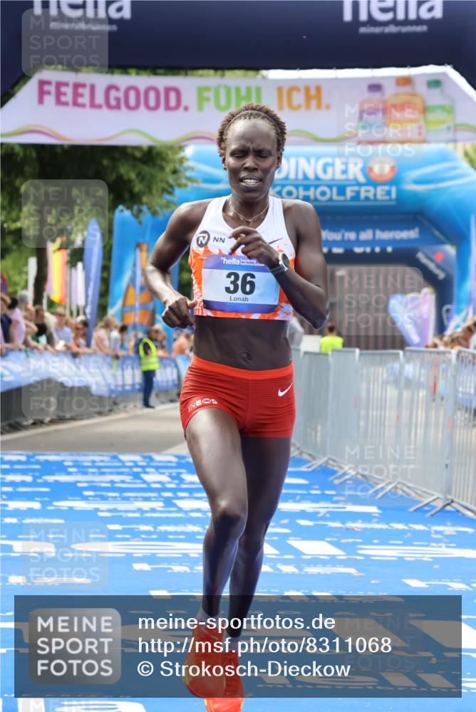 29.06.2025 - hella hamburg halbmarathon Strokosch-Dieckow http://msf.ph/oto/8311068 29.06.2025 10:11:56 Ziel 36 meine-sportfotos.de