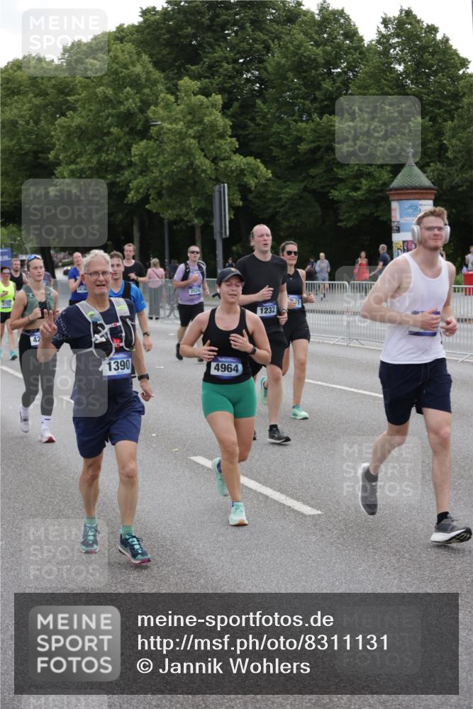29.06.2025 - hella hamburg halbmarathon Jannik Wohlers http://msf.ph/oto/8311131 29.06.2025 10:38:29 Lombardsbrücke 56, 1232, 1390, 1451, 2524, 2534, 2693, 3307, 3745, 3927, 4257, 4320, 4964, 6062, 7263, 7849, 8367, 8583, 8747, 8783, 9455, 9708, 10072, 10554, 10604, 11059, 12028, 12072, 12722, 13060, 13922, 14557, 14558, 14856, 15755, 16181, 16346, 16388, 18050, 18504 meine-sportfotos.de