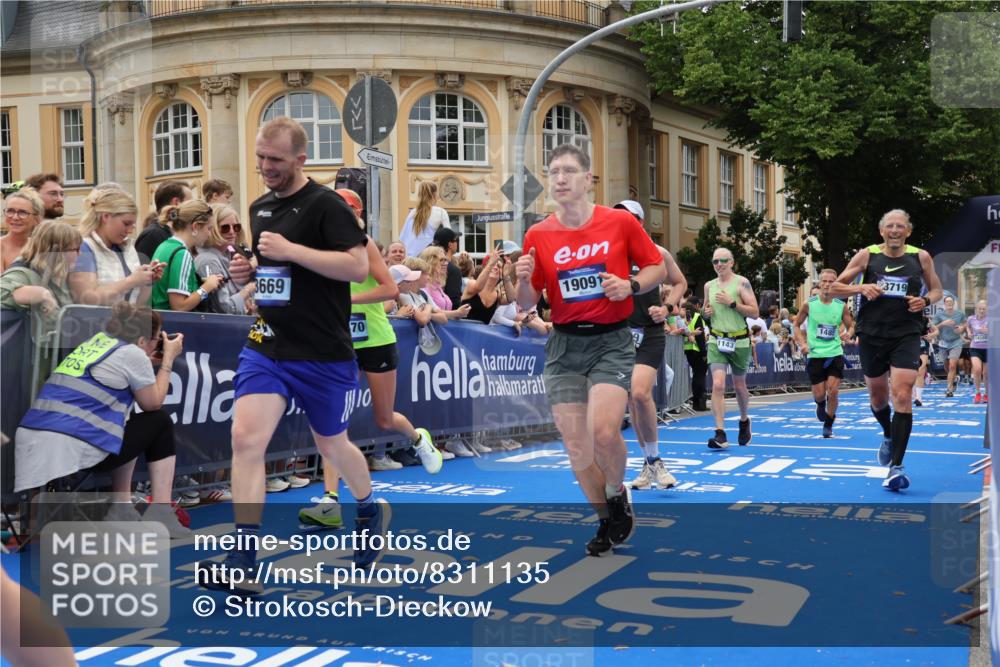 29.06.2025 - hella hamburg halbmarathon Strokosch-Dieckow http://msf.ph/oto/8311135 29.06.2025 10:57:01 Ziel 1485, 2282, 2759, 4261, 4299, 5033, 8669, 11043, 11143, 11212, 11638, 13691, 14408, 14588, 14678, 15097, 15726, 16470, 16620, 16909, 17617, 18208, 18719, 19091 meine-sportfotos.de