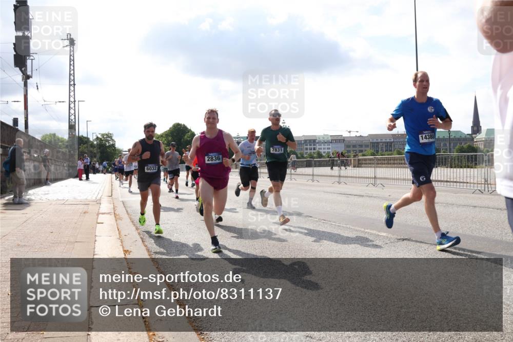 29.06.2025 - hella hamburg halbmarathon Lena Gebhardt http://msf.ph/oto/8311137 29.06.2025 09:47:08 Lombardsbrücke 7831, 2836, 6032, 14388, 1002, 1053, 1396, 1407, 1411, 1577, 1910, 1959, 2121, 2228, 2243, 2563, 2774, 2836, 3005, 3783, 3790, 3935, 4246, 4740, 5048, 5152, 5193, 5660, 5961, 6032, 6305, 6473, 6683, 6915, 7080, 7466, 7622, 7628, 7831, 7867, 7972, 8312, 8323, 8366, 9376, 9508, 9519, 10477, 10771, 10927, 11055, 11370, 11806, 11898, 12137, 12204, 12447, 12899, 13148, 13199, 13493, 13494, 13729, 13771, 13972, 13991, 14069, 14310, 14385 meine-sportfotos.de